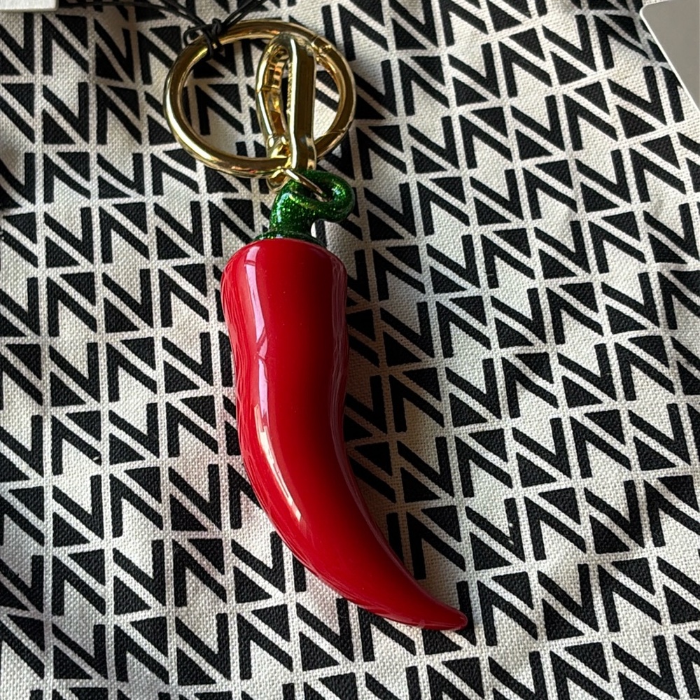 🌶️🌶️🌶️ BaubleBar   BRING THE HEAT BAG CHARM KEY CHAIN 🌶️🌶️🌶️ NWT 🌶️🌶️🌶️